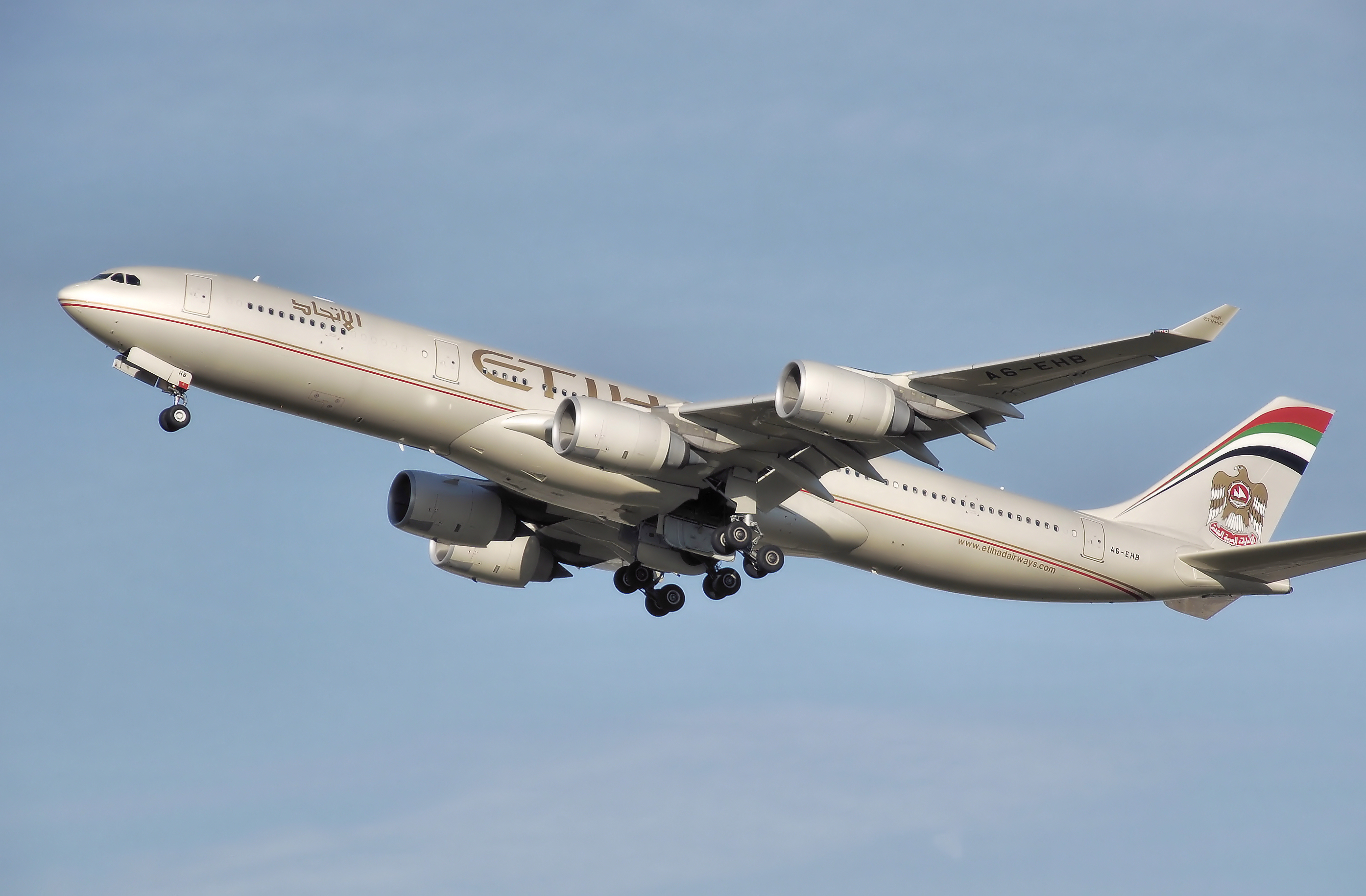 Etihad a340-500 a6-ehb taken09feb08 arp