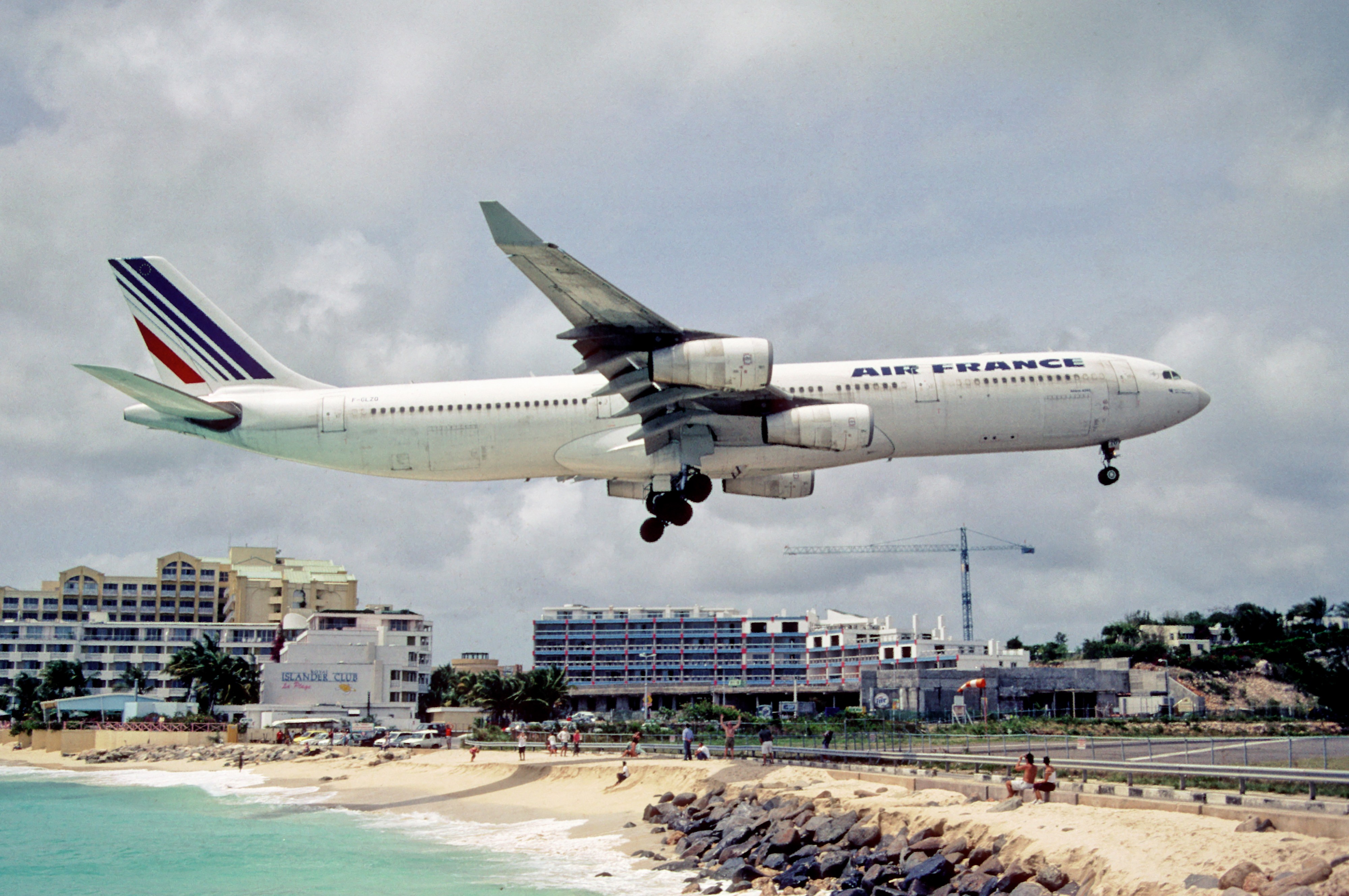 225aq - Air France Airbus A340-300; F-GLZG@SXM;19.04.2003 (4708476989)