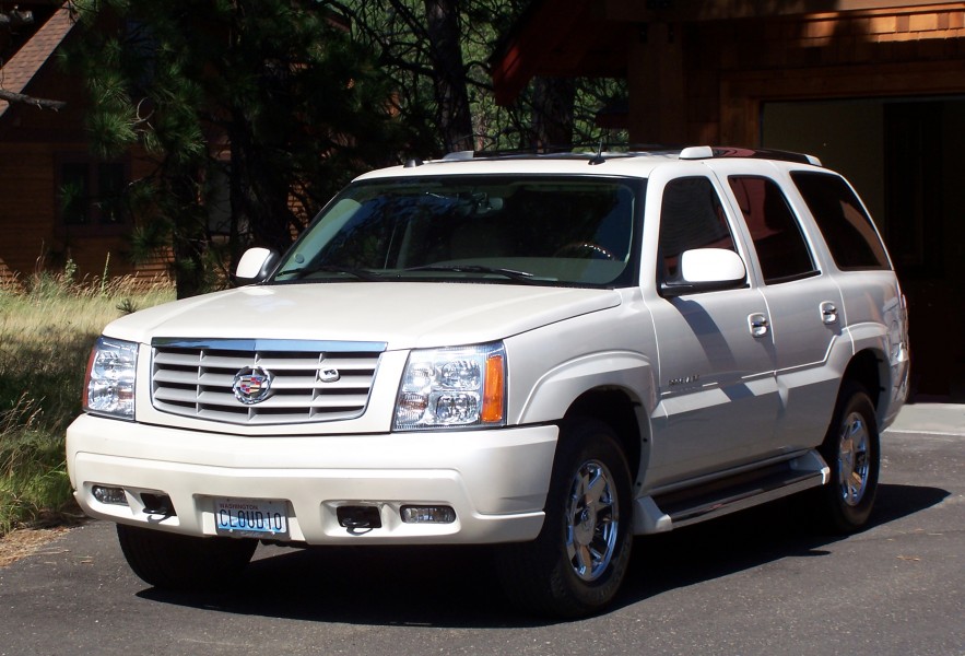 2005 Cadillac Escalade Front