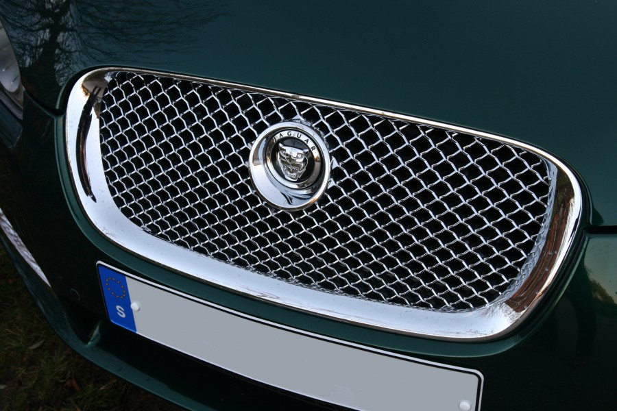 Jaguar XF chromed grille, green paint