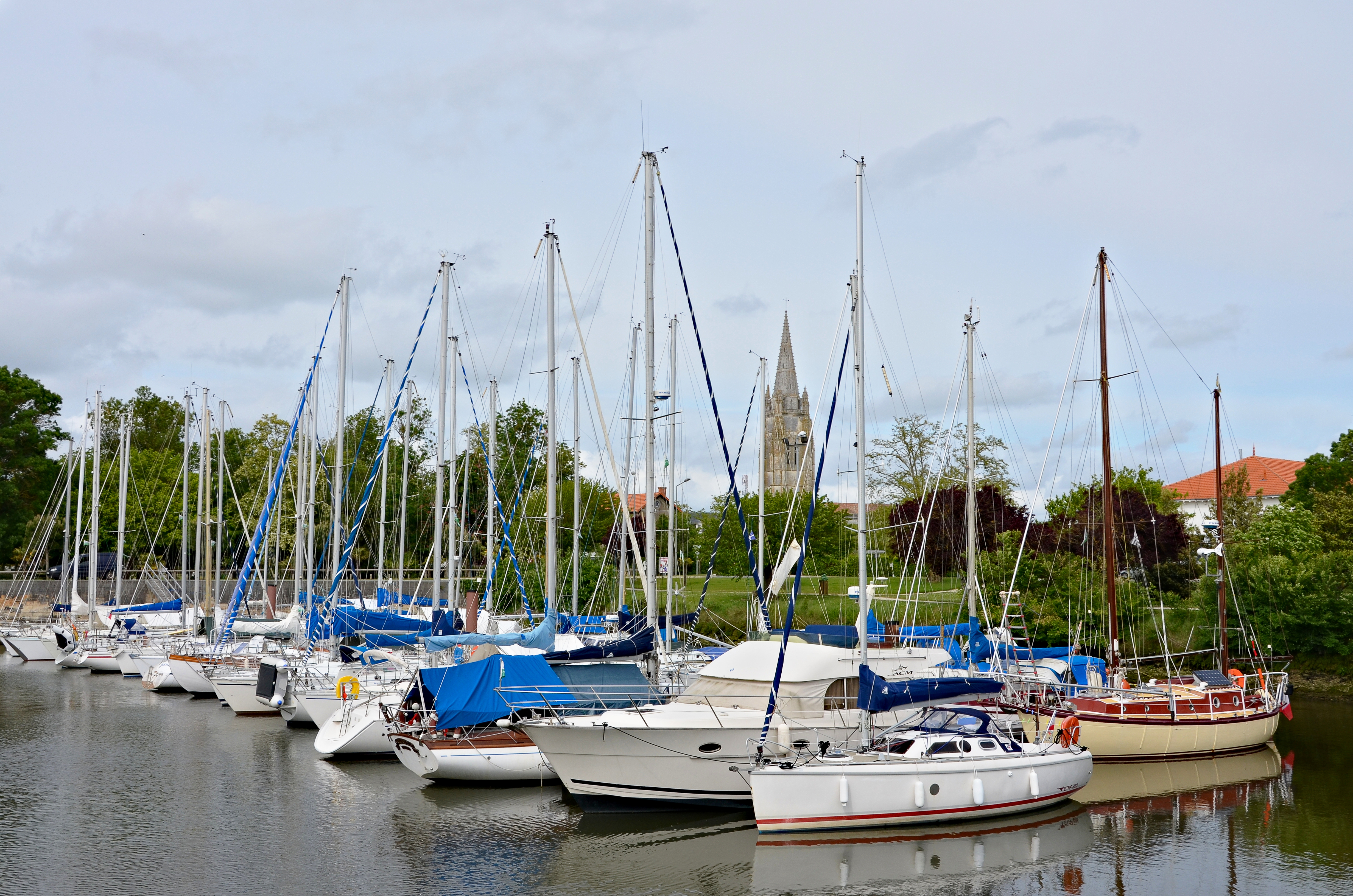 Marennes 17 Port de plaisance & clocher 2013