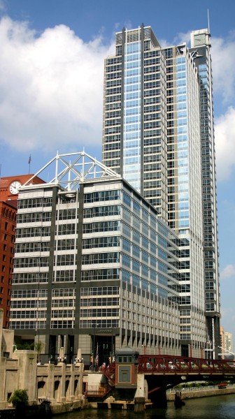 2004-09-14 1680x3000 chicago boeing building