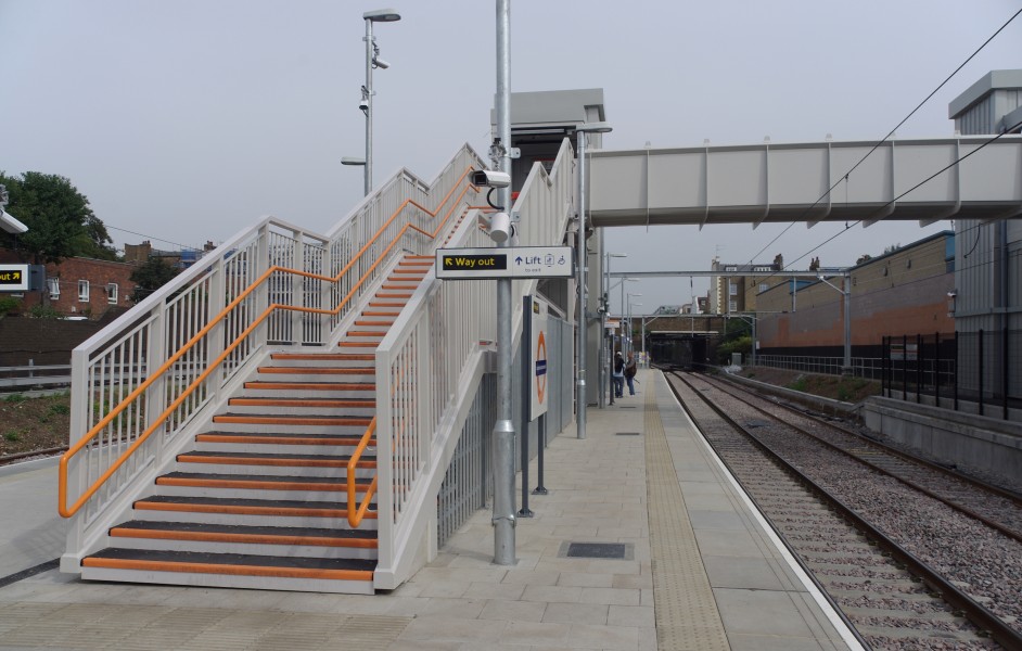 Caledonian Road and Barnsbury railway station MMB 06