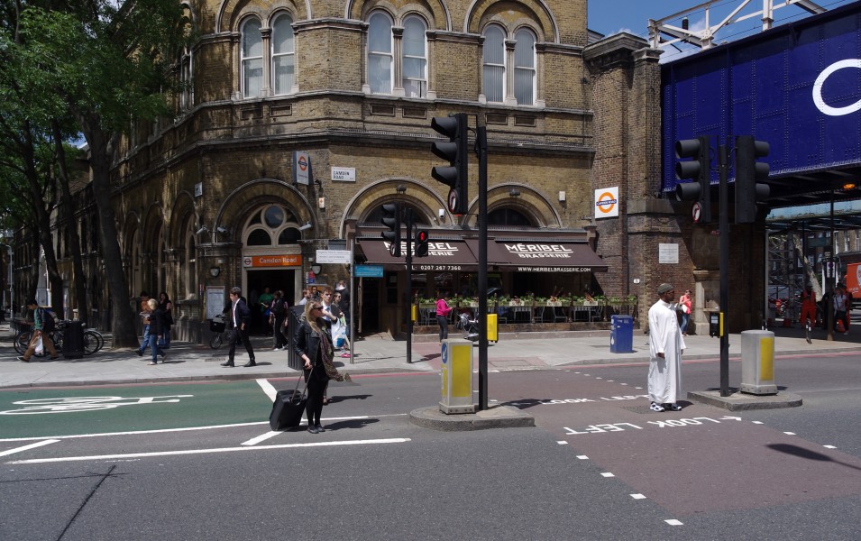 Camden Road railway station MMB 02