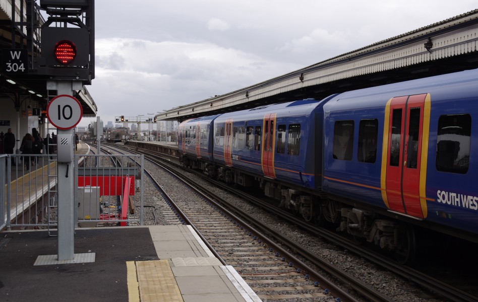 Clapham Junction railway station MMB 25 450546